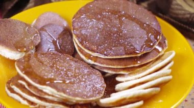 Muz krep bir plaka üzerinde