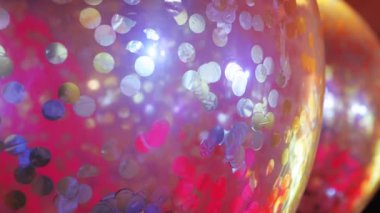 Kağıt içinde ile büyük toplar