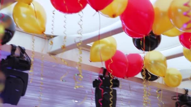 Dekorasyon balonları hall — Stok video