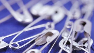 İngilizce çengelli iğne