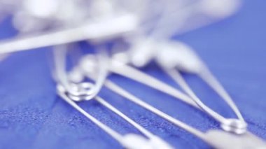 İngilizce çengelli iğne