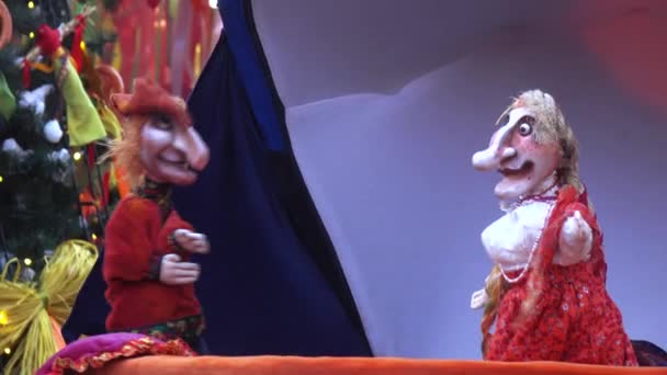 Show de marionetas en la ciudad — Vídeos de Stock