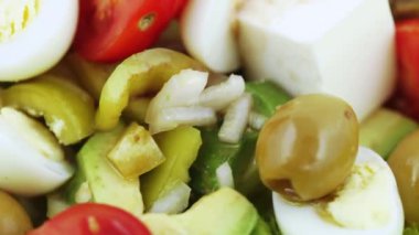Salata yeşillikleri plaka üzerinde gelen