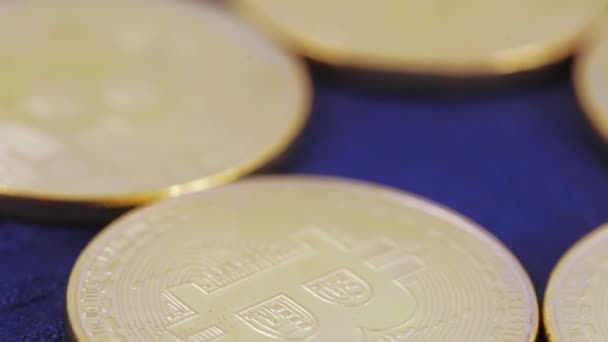 Monedas que imitan bitcoins — Vídeos de Stock