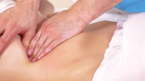 Massagem de barriga para menina — Vídeo de Stock