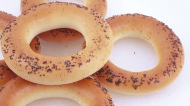 Haşhaş tohumu ile şeker simit