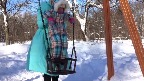 Mom and daughter on a swing — Stock Video