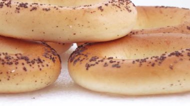 Haşhaş tohumu ile şeker simit