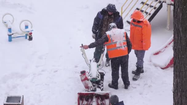 Repair of the snow-removing machine — Stock Video