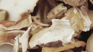 kurutulmuş beyaz mantar