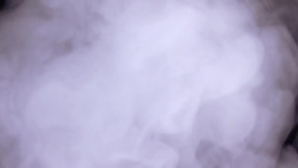 黑色背景上的白色水蒸气 — 图库视频影像