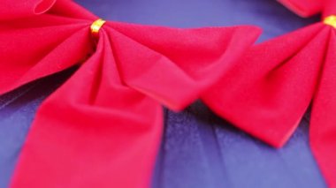 Kırmızı dekoratif yay