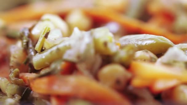 접시에 야채 샐러드 — 비디오