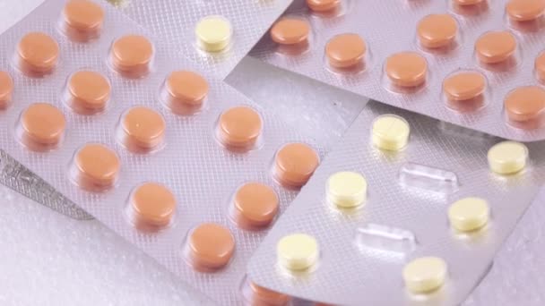 Förpackning av tabletter i blister — Stockvideo