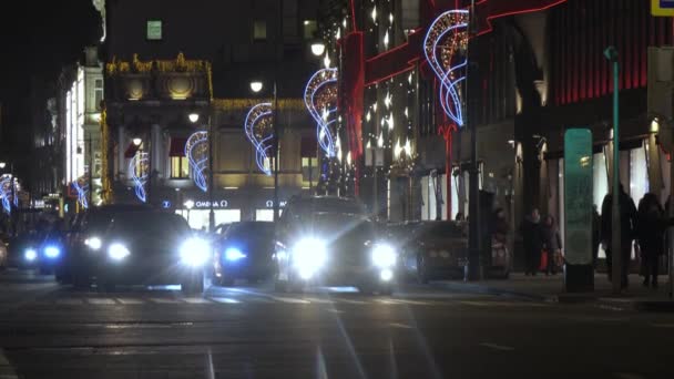 Auto verkeer in het nieuwe jaar Moskou — Stockvideo