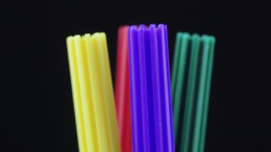 Renkli işaretleri farklıdır