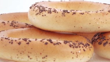 Haşhaş tohumu ile şeker simit
