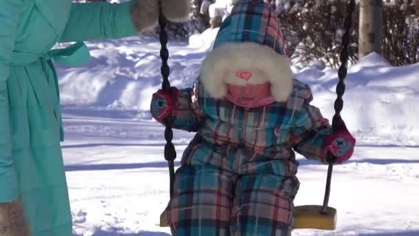 Mum on skates and daughter on sled — Stock Video