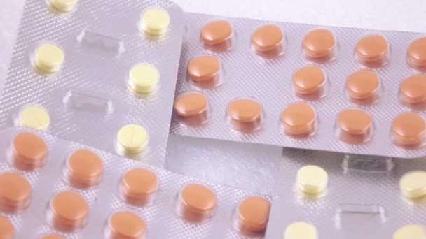 Verpakken van tabletten in blaren — Stockvideo