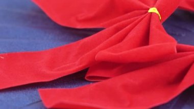 Kırmızı dekoratif yay