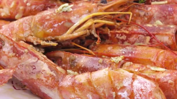 Норвежский омар с рисом — стоковое видео