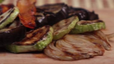 Tabakta ızgara sebzeler