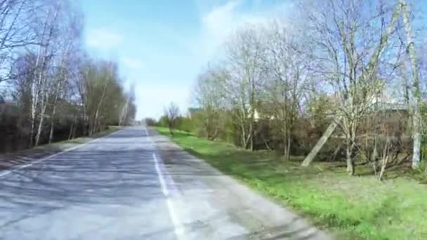 Дорога в коттеджном поселке — стоковое видео