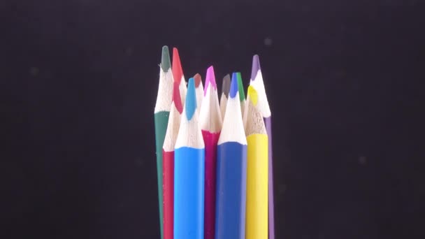 Crayons de couleur sont différents 