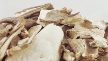 kurutulmuş beyaz mantar