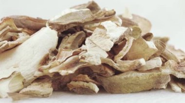 kurutulmuş beyaz mantar