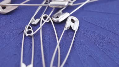 İngilizce çengelli iğne