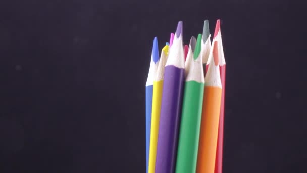 Los lápices de color son diferentes — Vídeos de Stock