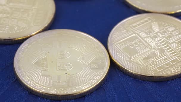 Moedas que imitam bitcoins — Vídeo de Stock