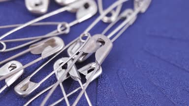 İngilizce çengelli iğne