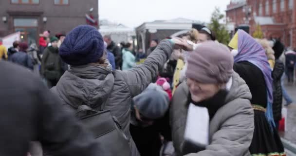 Dansen en spelen van de Kozakken van Kuban — Stockvideo