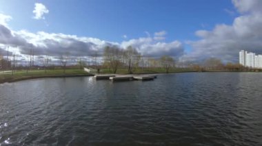 Duba üzerinde ahşap iskele