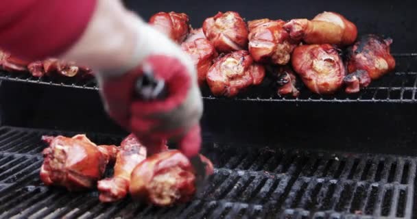 Koking av kyllinglår – stockvideo