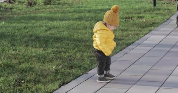 Baby in a yellow jacket — Stock Video