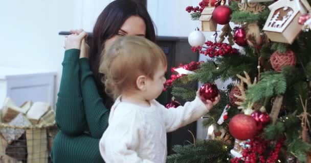 Decora l'albero di Natale — Video Stock