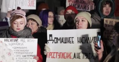 Aile içi şiddet yasasını desteklemek için toplanın