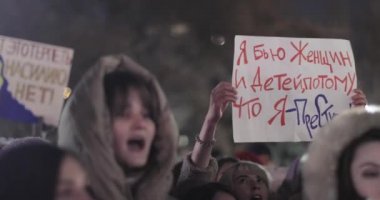Aile içi şiddet yasasını desteklemek için toplanın