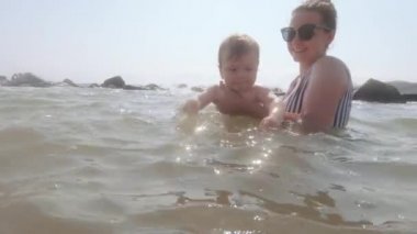 Denizde yüzme eğitimi