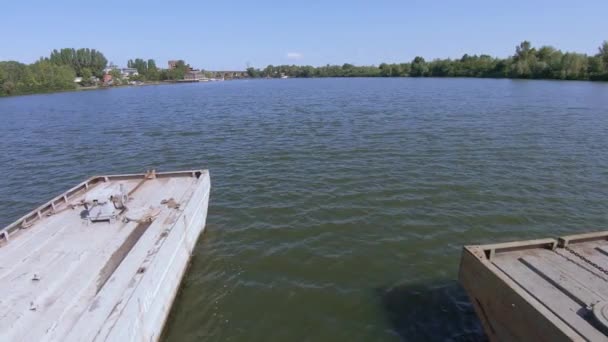 Ponte di Pantone sul fiume — Video Stock