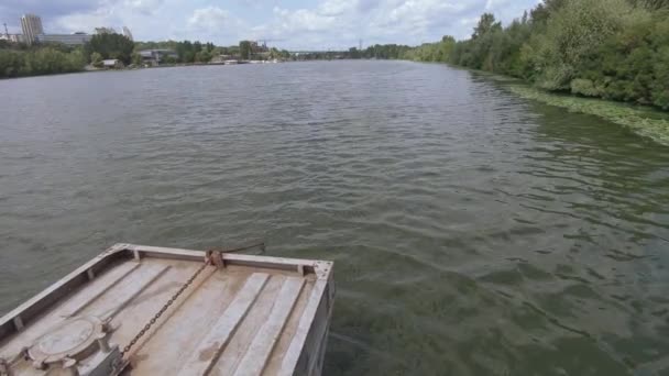 Pantone-Brücke über den Fluss — Stockvideo