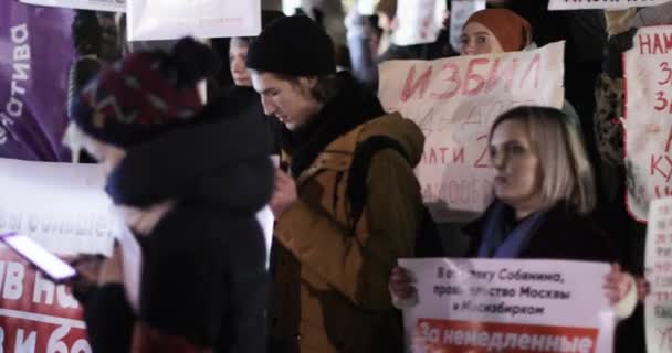 Kundgebung zur Unterstützung des Gesetzes gegen häusliche Gewalt — Stockvideo