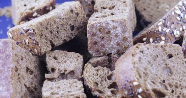 Crackers from rye bread — Stock Video