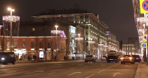 Movimento de carros para Tverskoy — Vídeo de Stock