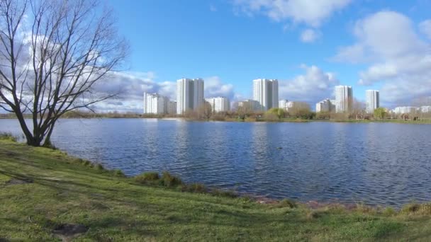 Vicolo in un parco cittadino — Video Stock