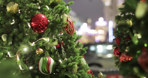 Árvore de Natal decorada com auto — Vídeo de Stock