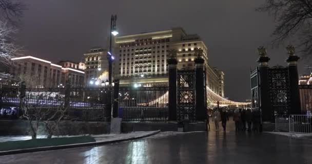Kerstmarkt 2020 op Manezhnaya Square — Stockvideo